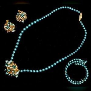 #26 Vintage Necklace, Earrings, & Bracelet Set!